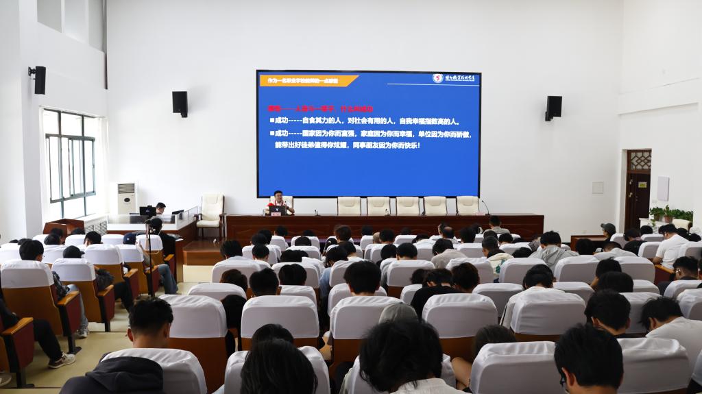 引导师生树立精益求精