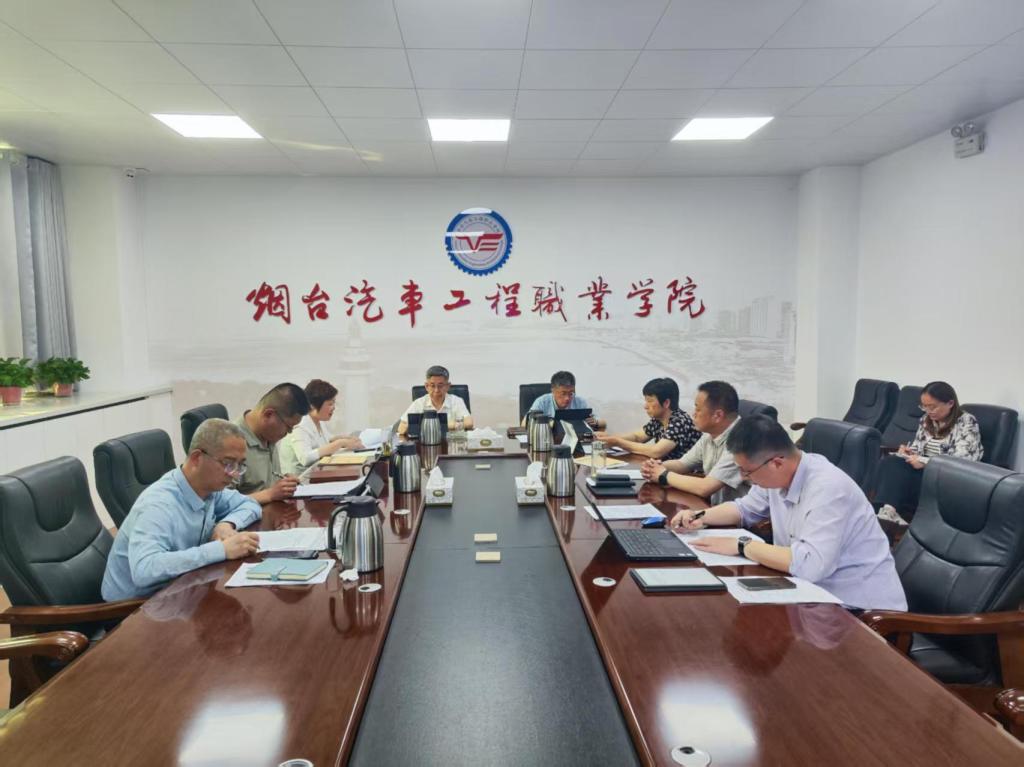 并观看《八项规定改变中国》专题片