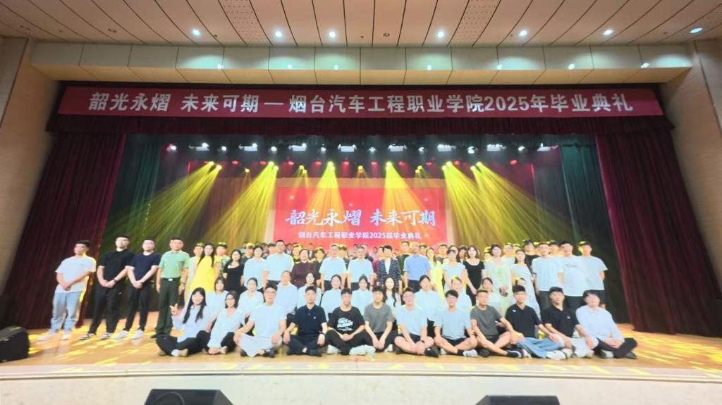 处处可见同学们拍照的身影